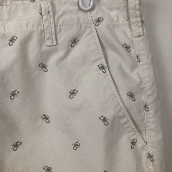 Express Size 31 Classic White Shorts! - Picture 8 of 12